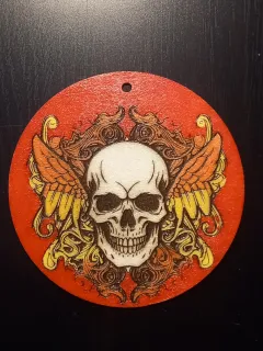 decorazione legno teschio ali
